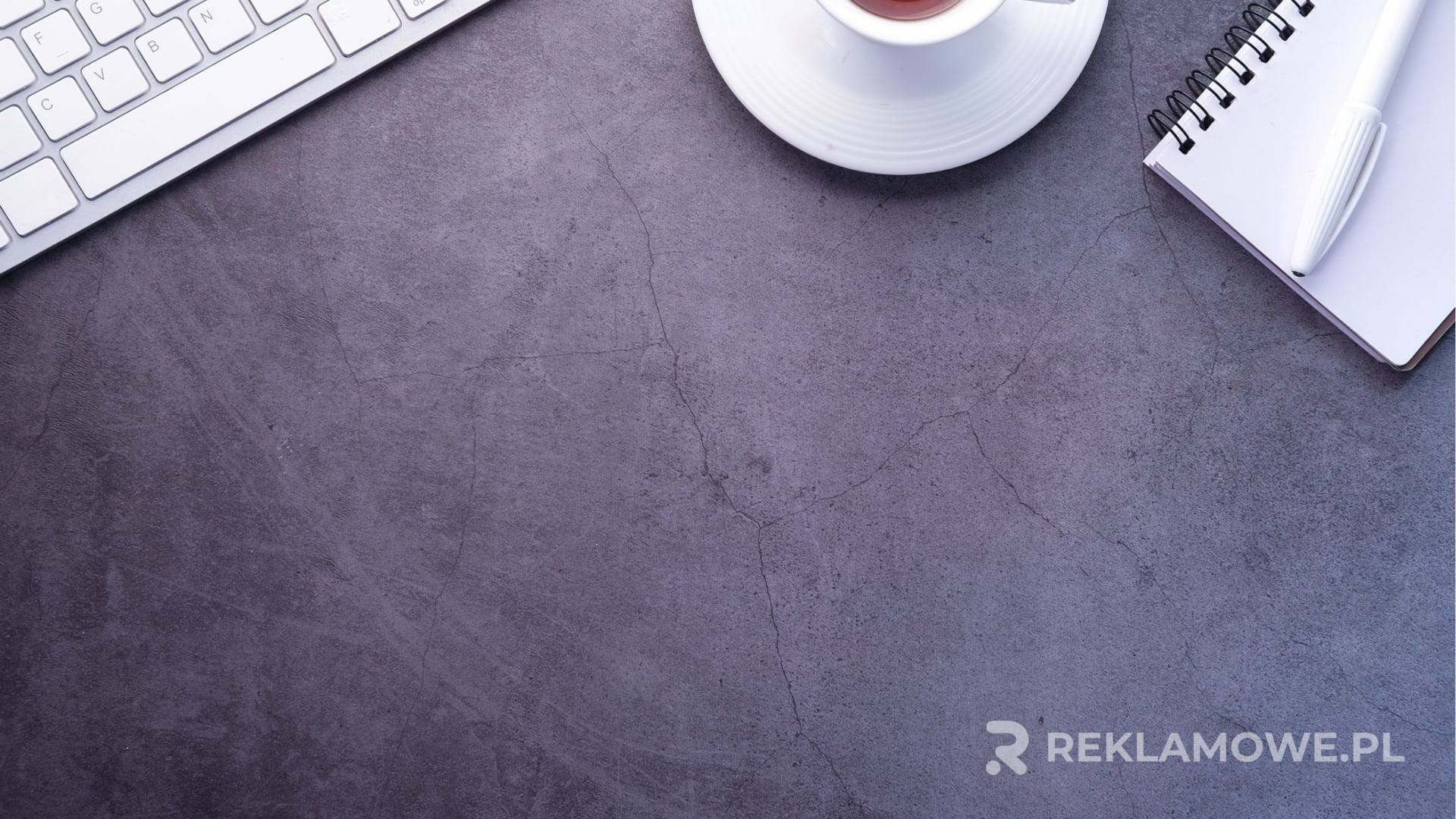 Maty reklamowe w trakcie konserwacji